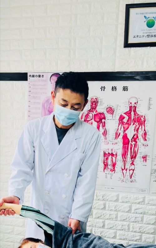 相川施術横向き